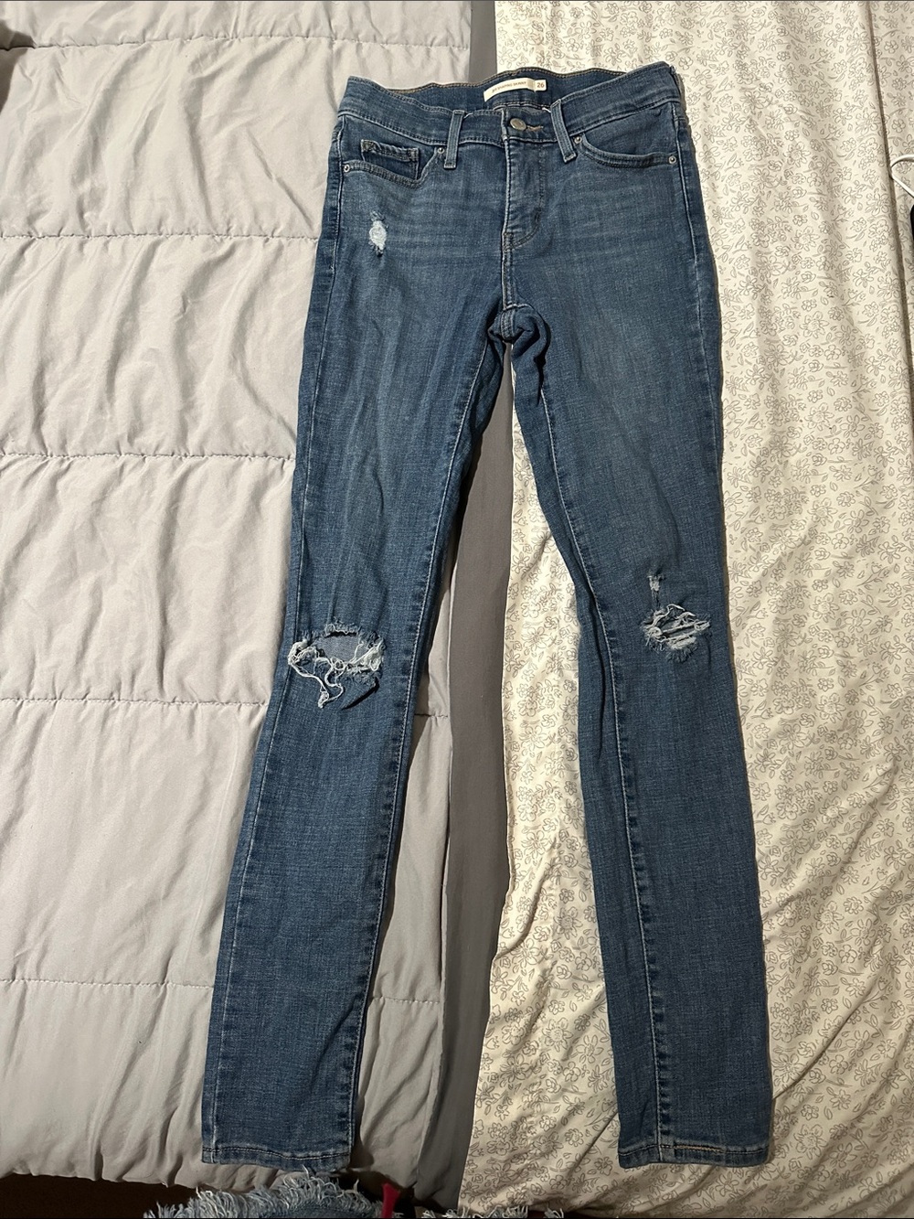 Levi's Women's Skinny Ripped Jeans in Mid Blue Wash